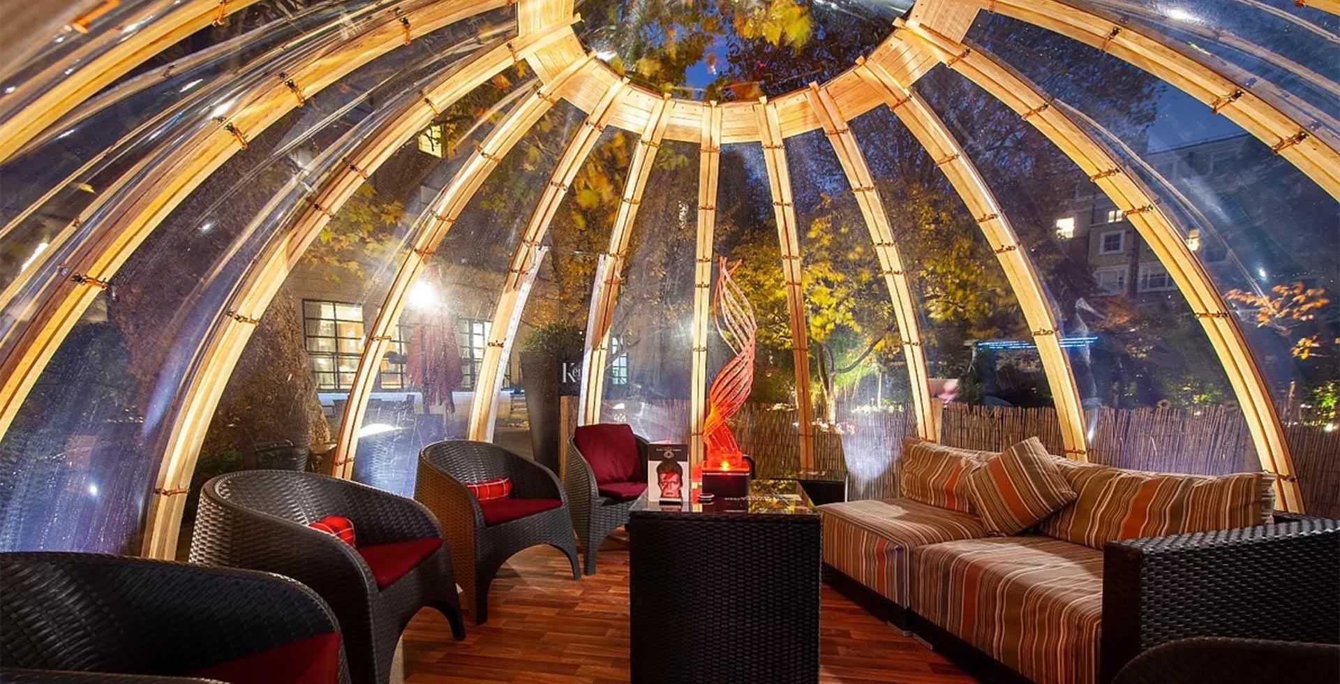 wegloo-dining-domes-lounge-inside